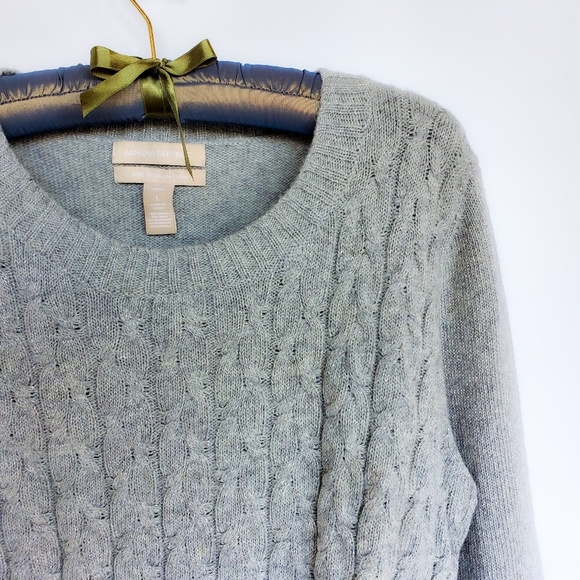 Banana Republic Wool & Cashmere Blend Grey Crew Neck Sweater (L) - Picture 5 of 7